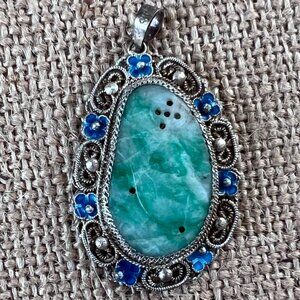 Silver 925 intricate jade center Asian pendant green vintage